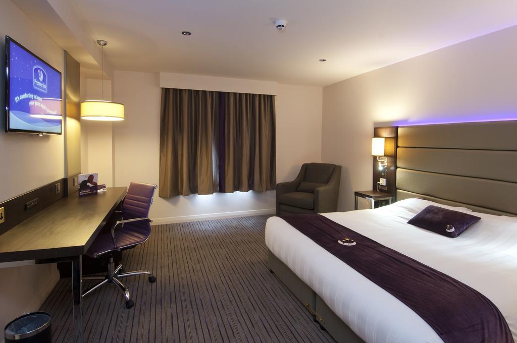 Premier Inn Peterborough - Ferry Meadows Exterior photo