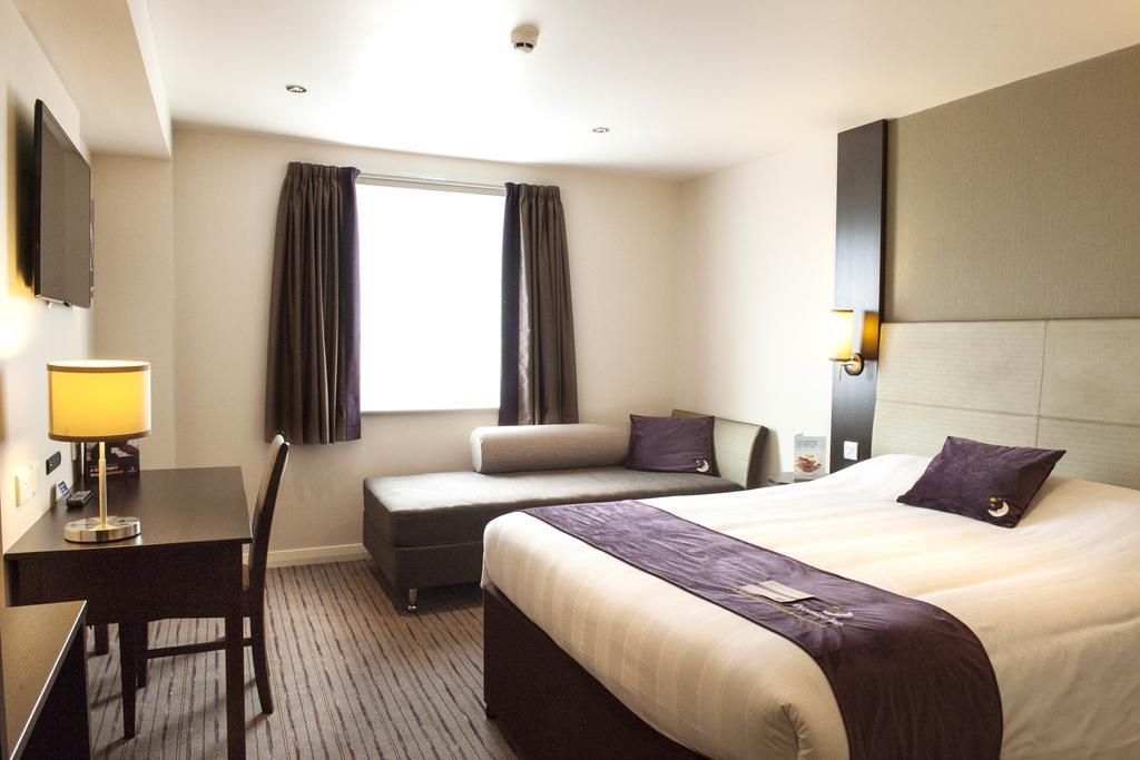 Premier Inn Peterborough - Ferry Meadows Exterior photo