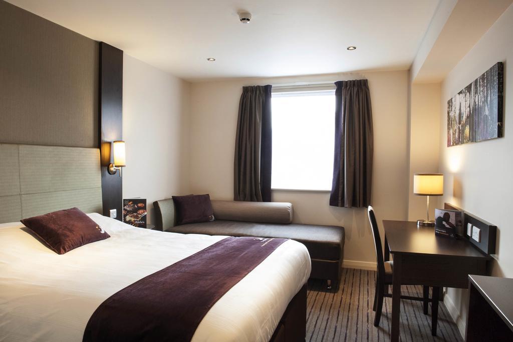 Premier Inn Peterborough - Ferry Meadows Exterior photo