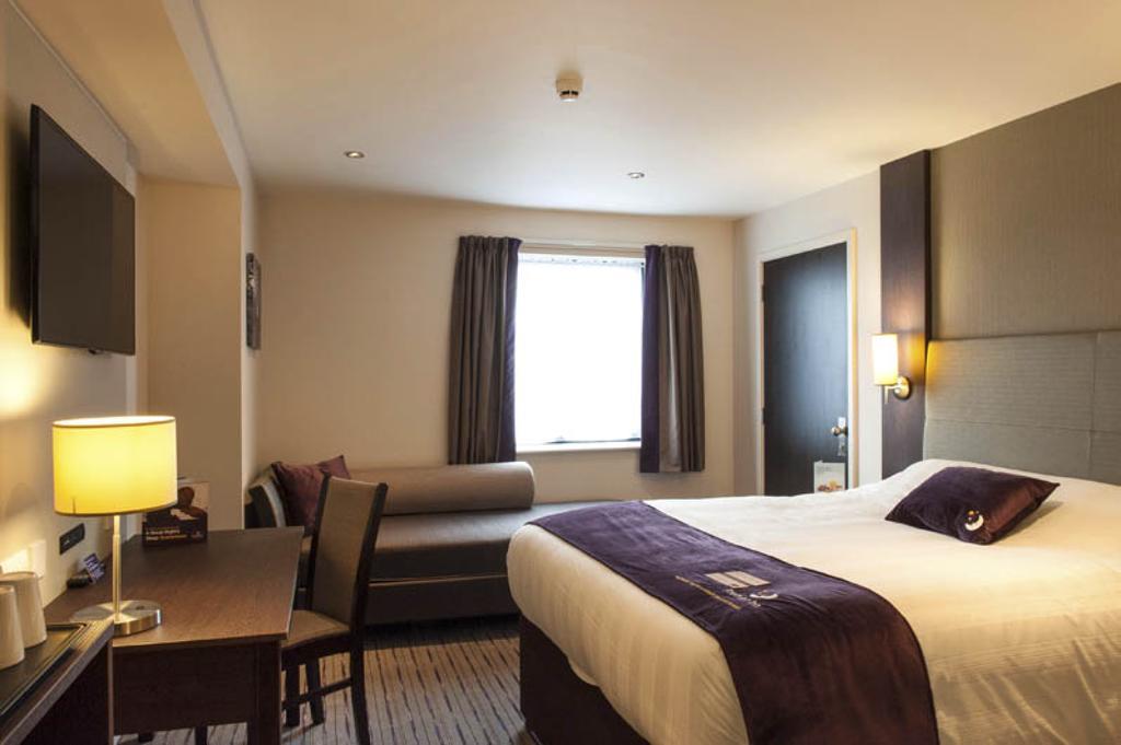 Premier Inn Peterborough - Ferry Meadows Exterior photo