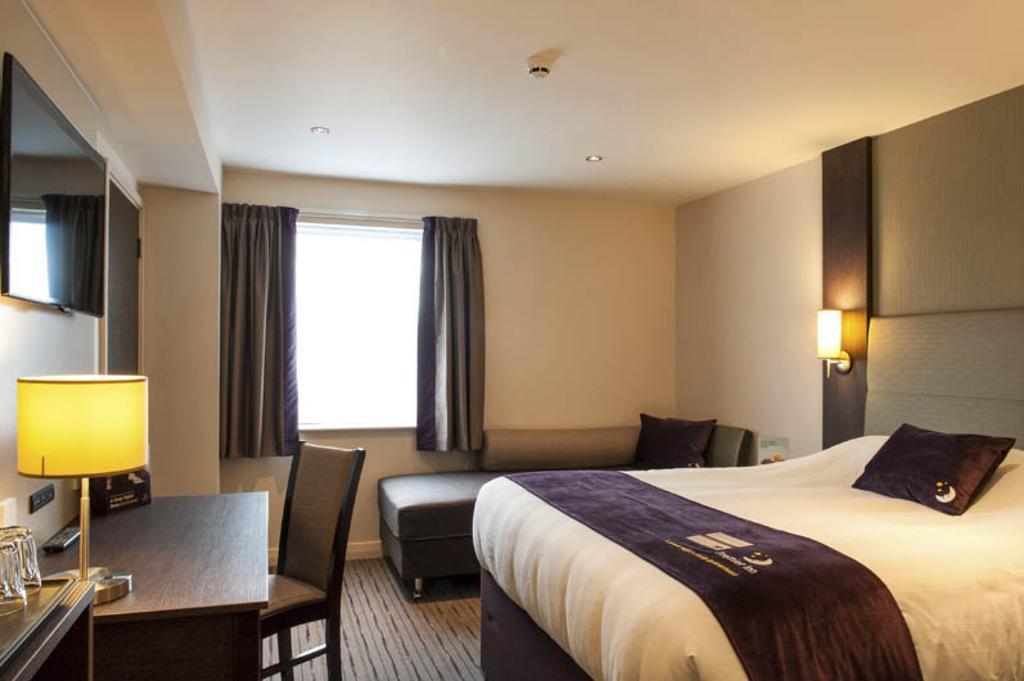 Premier Inn Peterborough - Ferry Meadows Exterior photo