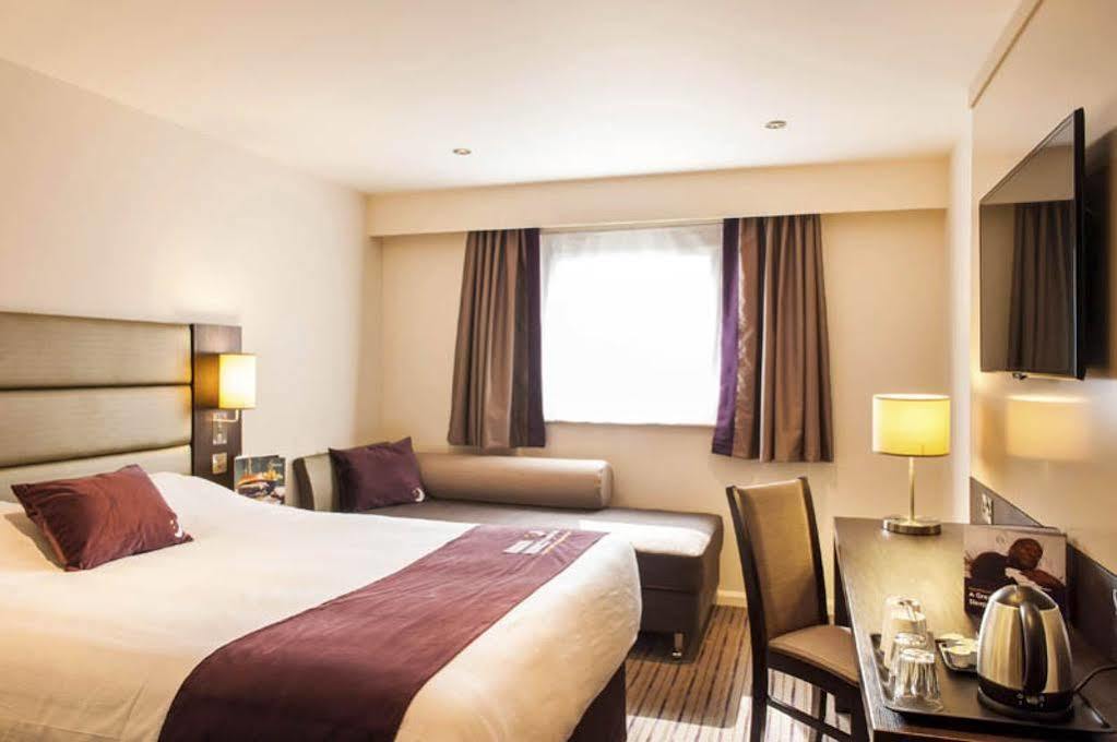 Premier Inn Peterborough - Ferry Meadows Exterior photo