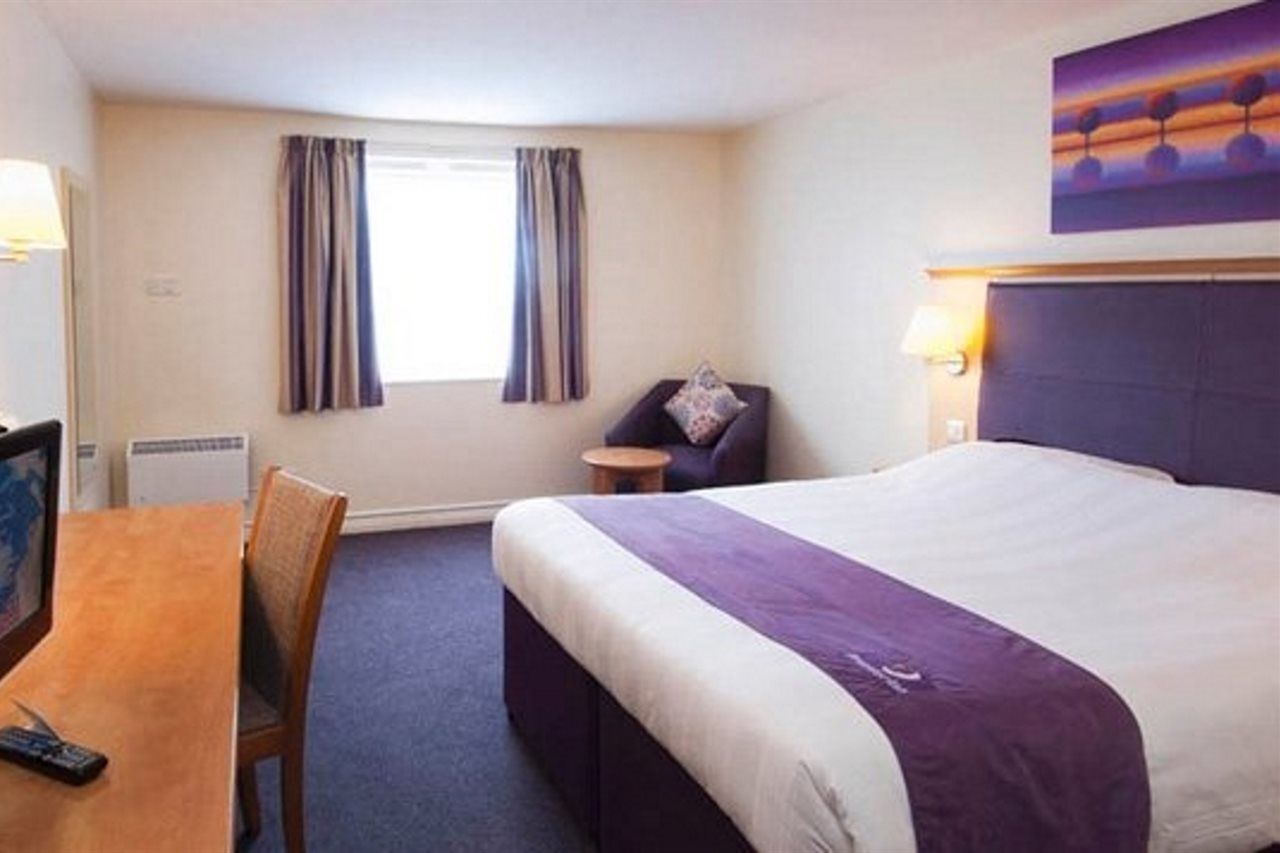 Premier Inn Peterborough - Ferry Meadows Exterior photo